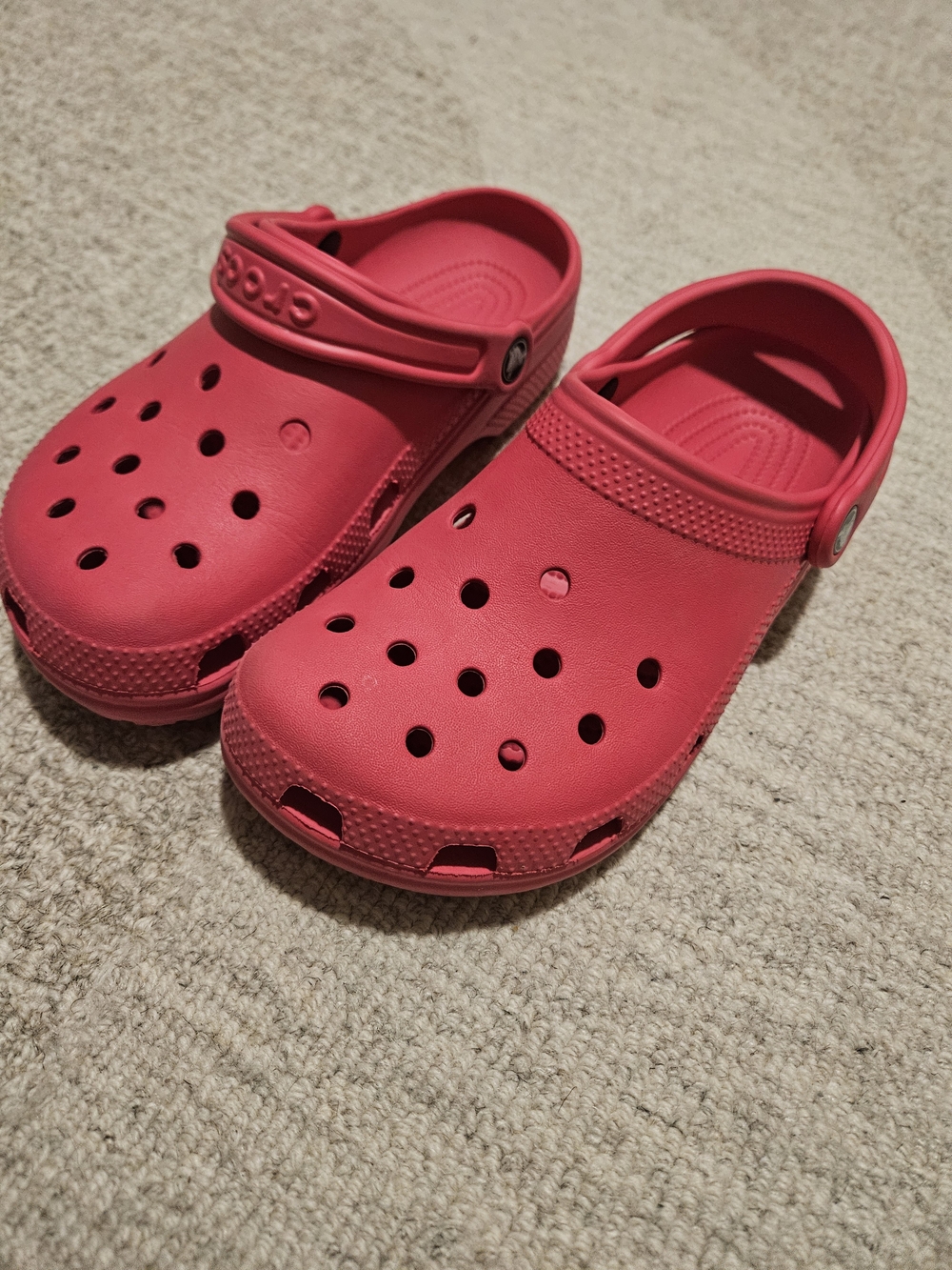CROCS Classic Clogs in Dragonfruit